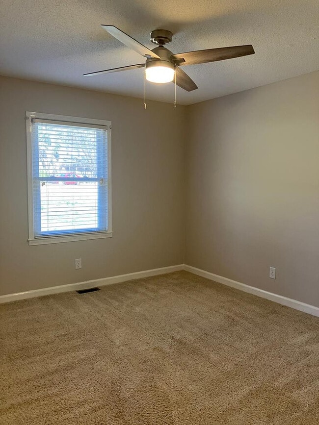 Building Photo - 3 Valleybrook Ct