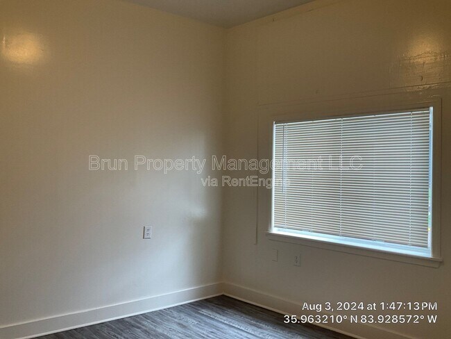 Building Photo - 1206 Forest Ave