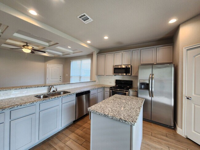 Building Photo - Large Fenced in Backyard in NBISD /Walk to Kraft Park /  Fridge Included  / Pet Friendly / Off Co...