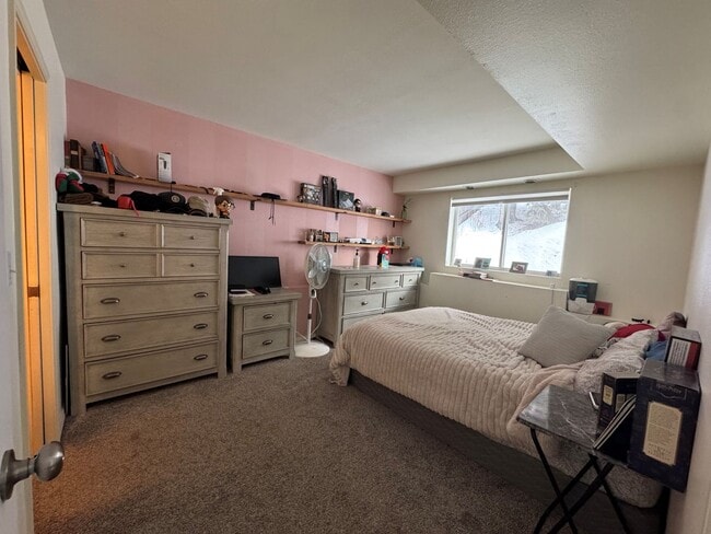 Building Photo - 19448 Highland Ridge Dr