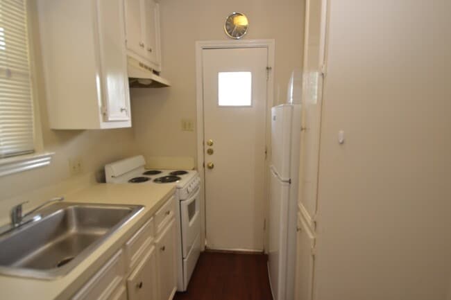 Building Photo - 4401 Speedway- Free Cable and Internet-Available for August!