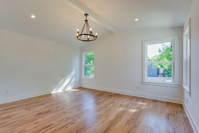 Building Photo - 1822 16th Ave N