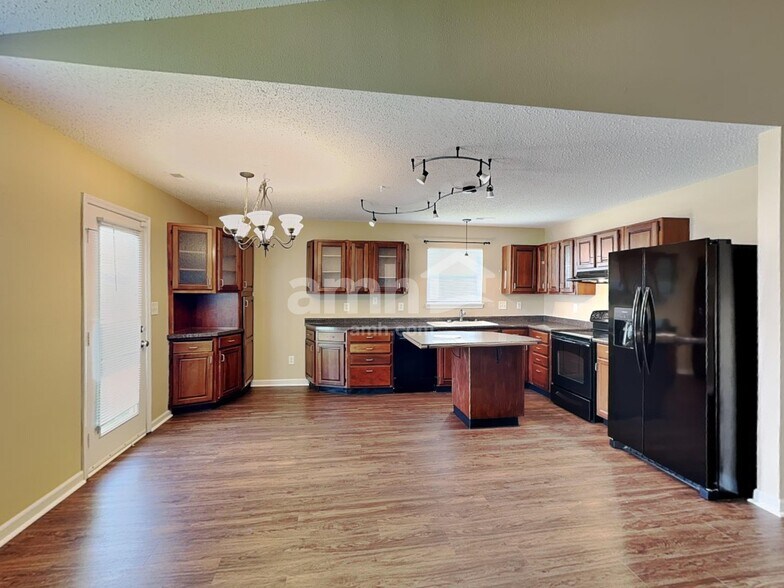 Building Photo - 9892 Cedarstone Ln
