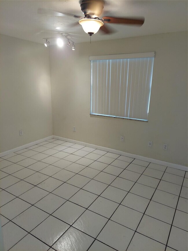 Building Photo - 3021 SW 1st Terrace