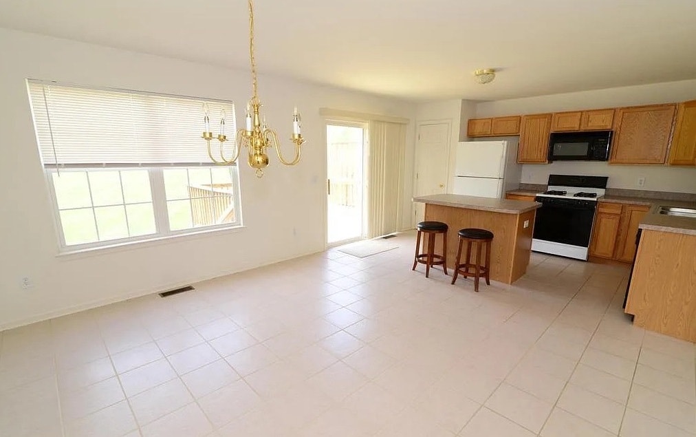 Kitchen - 455 Madison Dr