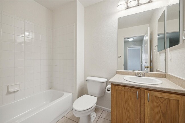 Building Photo - Wonderful 3 bedroom, 3.5 bath home in High...