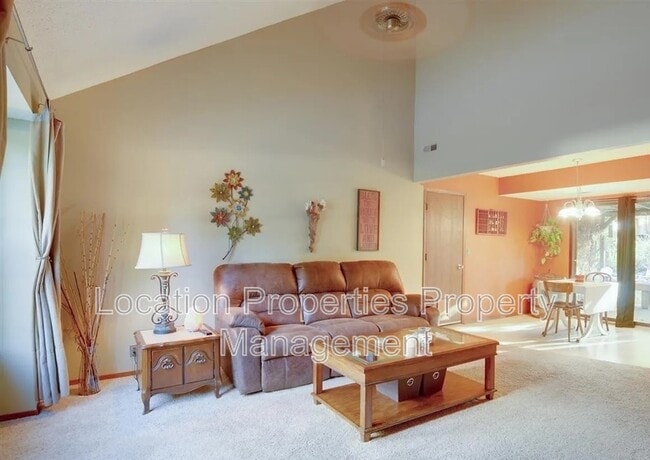 Building Photo - 2401 Sequoia Ct