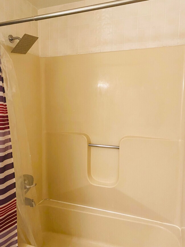 Bathroom - 2905 S Chippewa Ln