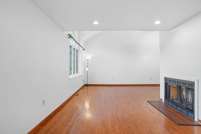 Building Photo - 237 South St