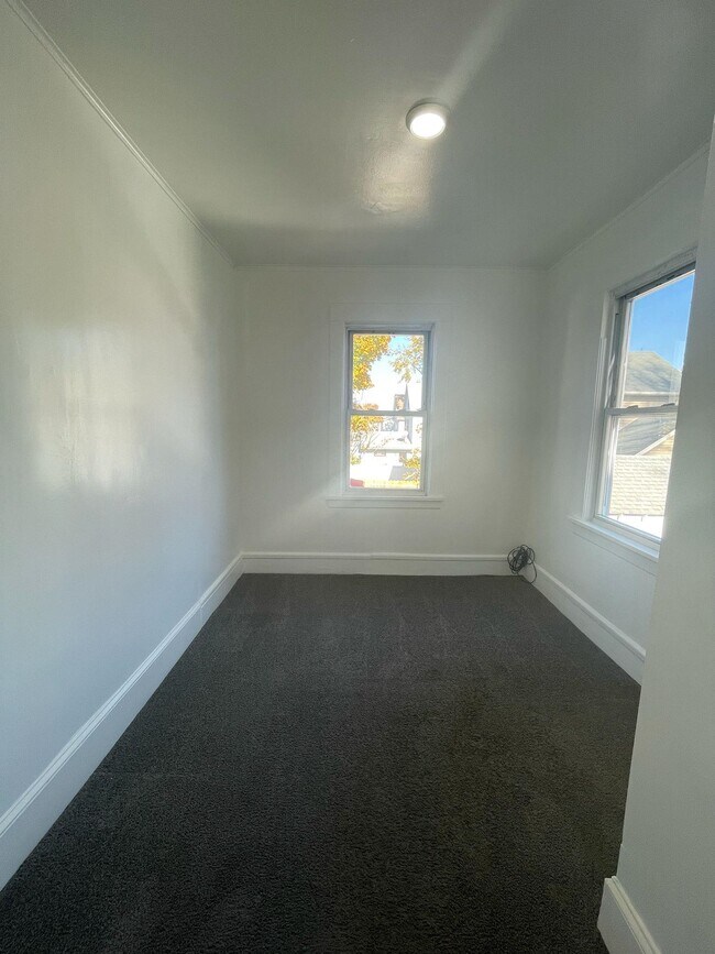 Building Photo - 114 Overlook Ave