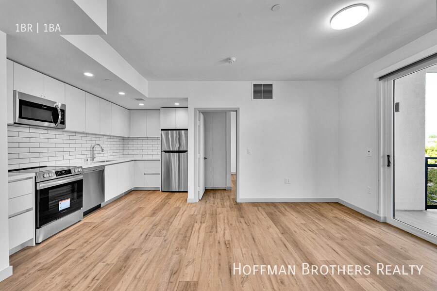 Building Photo - 1240 Magnolia Ave