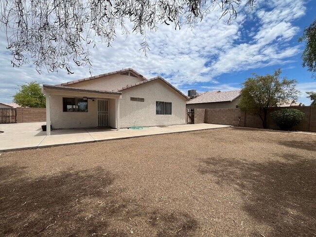 Building Photo - Charming 3-Bedroom Home in Horizons on Cam...