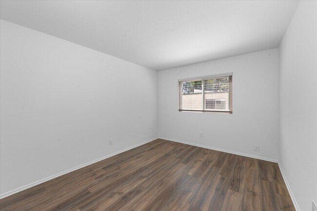 Building Photo - 11260 Overland Ave