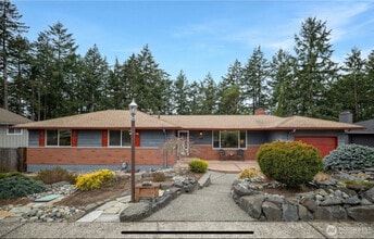 Building Photo - 3 bedrooms For Rent