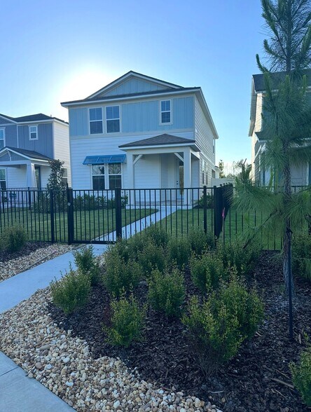 Building Photo - 236 Hawthorn Pk Cir