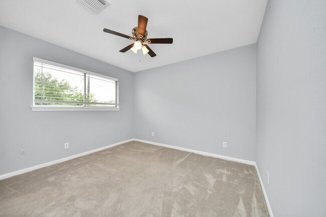 Building Photo - 10654 Hazelhurst Dr