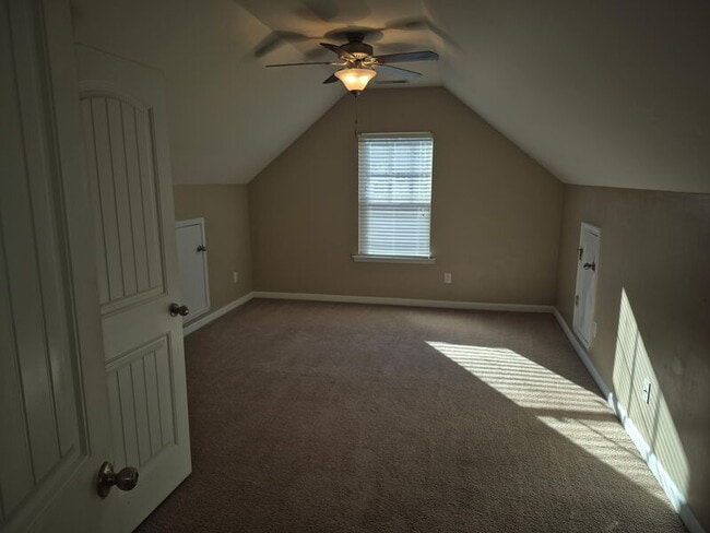 Building Photo - 284 River Oak St