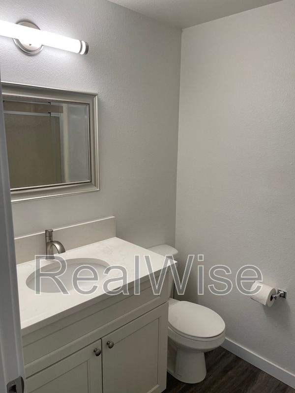 Building Photo - 4292 Meadowbrook Ct NE