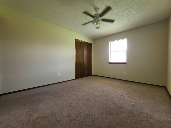 Building Photo - 235 Barrett Pl