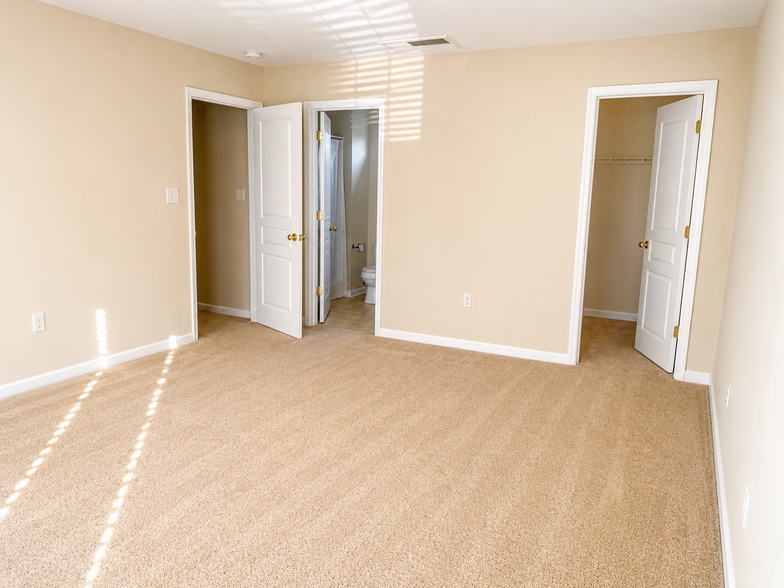 Master bedroom - 6406 Granite Hill Ln