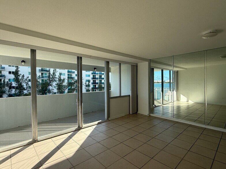 Building Photo - 7545 E Treasure Dr