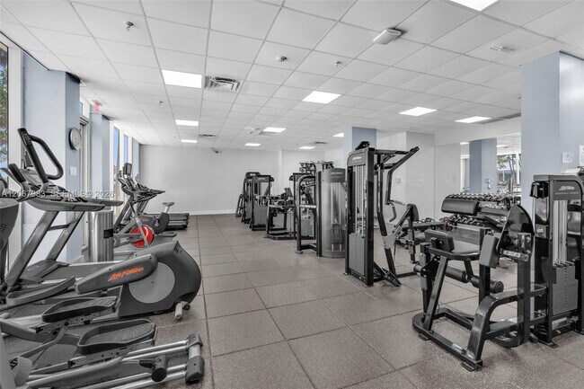 Building Photo - 2030 S Ocean Dr