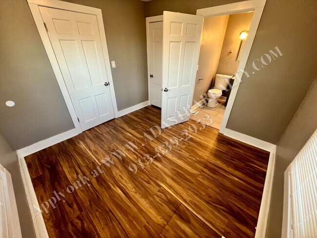 Building Photo - MOVE IN SPECIAL!! Updated 4 Bed 3 Bath Home in KCMO-Available NOW!! MOVE IN SPECIAL $200 OFF 2nd ...
