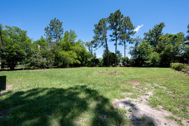 Building Photo - 2305 Oketo Dr