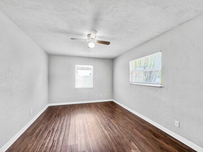 Building Photo - 5773 56th Terrace N