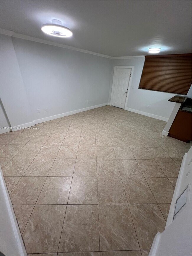 Building Photo - 1515 NE 125th Terrace