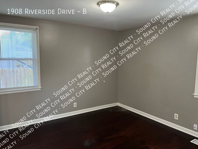 Building Photo - INGLEWOOD EAST NASHVILLE Duplex 2/1 bath 9...