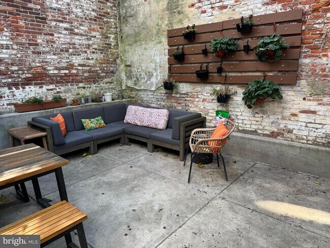 Building Photo - 1325 N Marston St