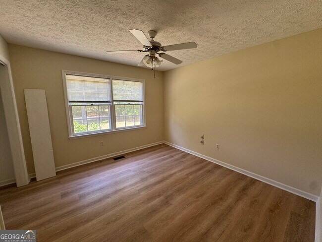 Building Photo - 1041 Limmerick Dr