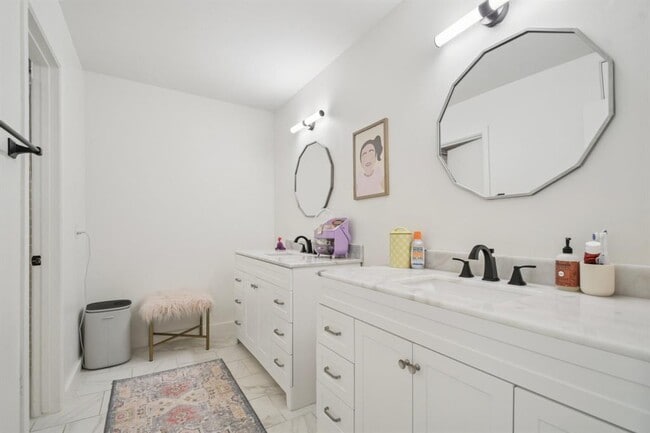 Building Photo - 730 Vanguard St