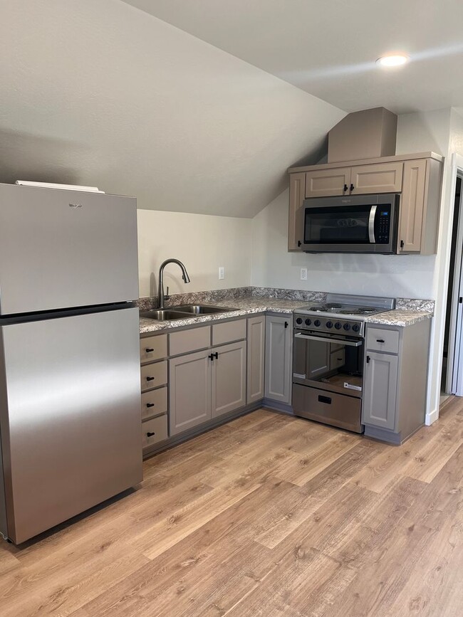 Building Photo - 315 N 1st St