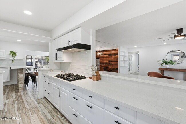 Building Photo - 8614 E Jackrabbit Rd