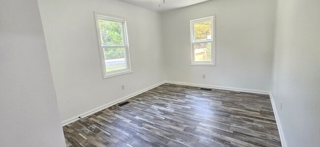 Building Photo - Renovated 2 bedroom 1 bathroom cape in War...