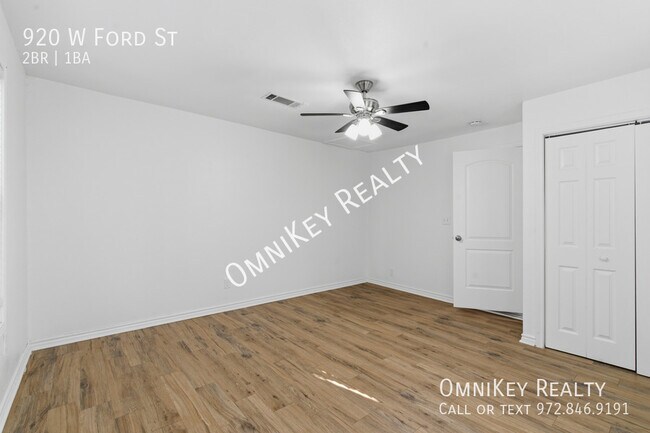 Building Photo - 920 W Ford St