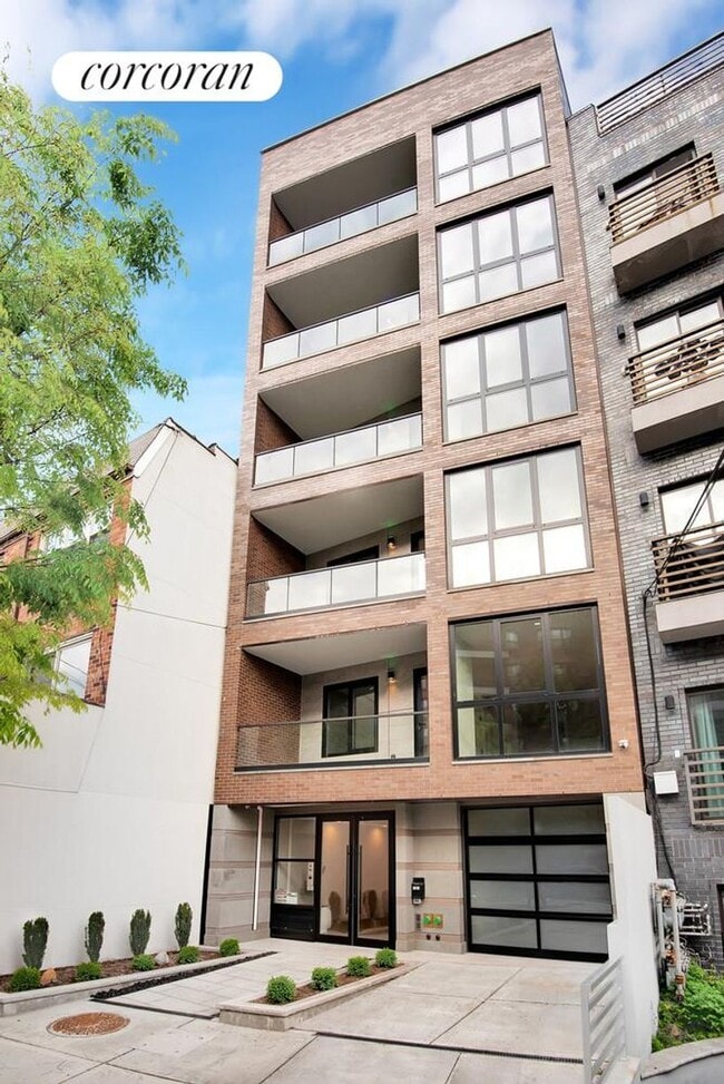 Building Photo - 3057-57 Crescent St