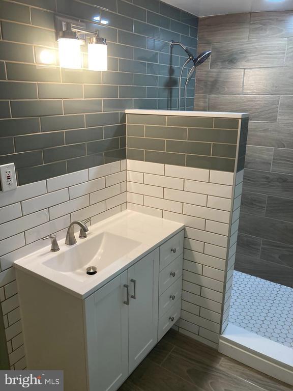 Building Photo - 8811 Badger Dr