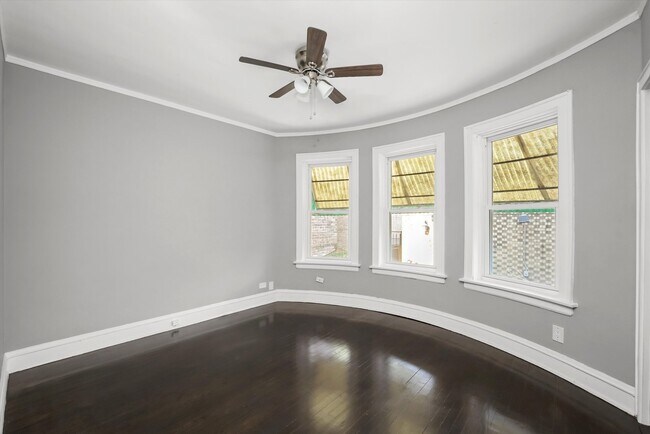 Building Photo - 5804 N Artesian Ave