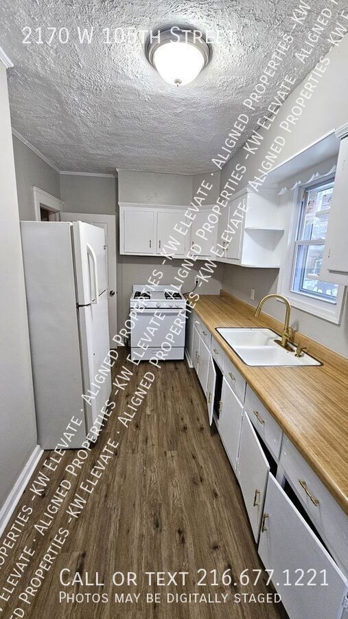 Building Photo - 2170 W 105th St