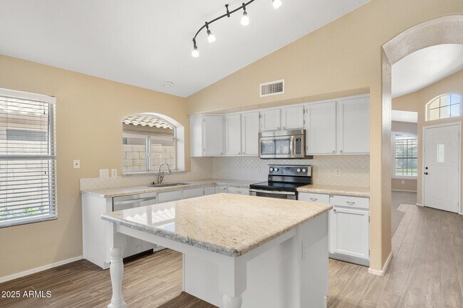 Building Photo - 7936 W Taro Ln