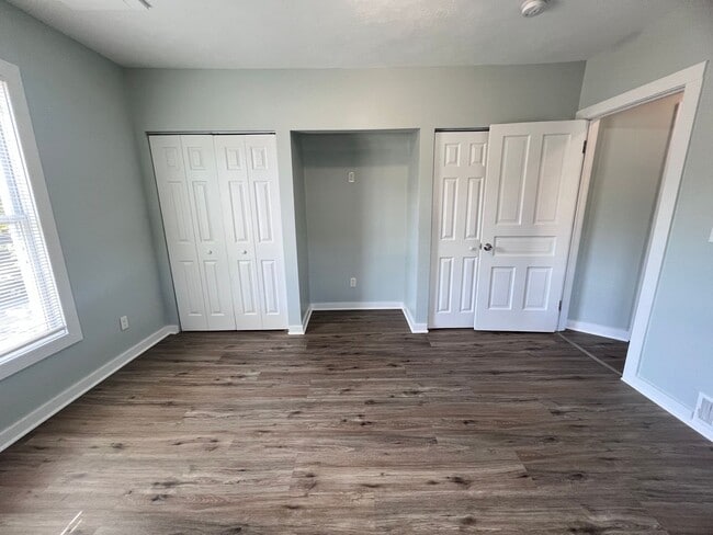 Building Photo - 3 bedroom home with main floor laundry!