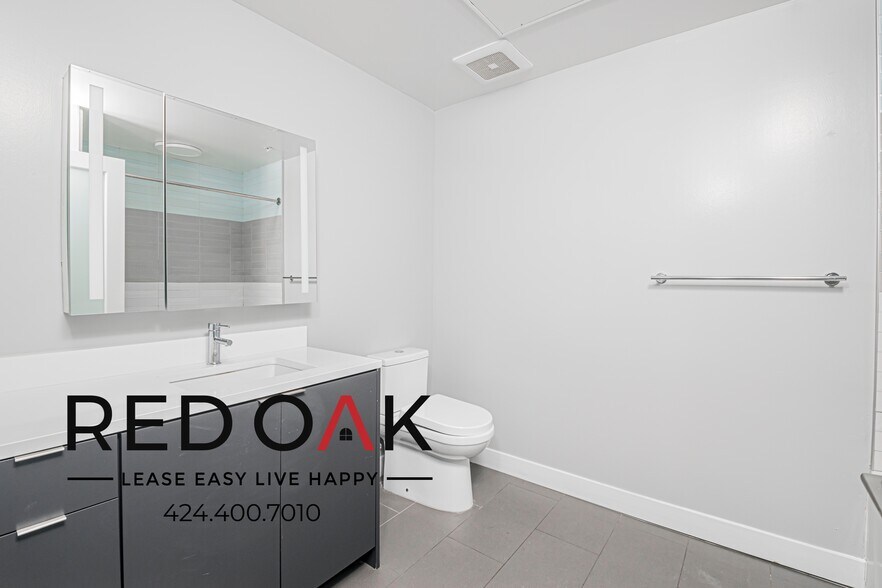 Building Photo - 700 N Spaulding Ave