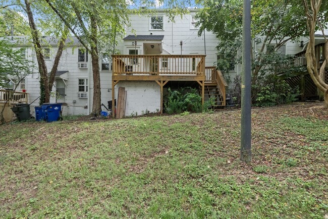 Building Photo - 975 St Marys St