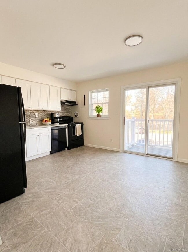 Building Photo - 5 Wildwood Dr