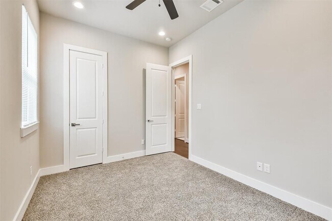 Building Photo - 810 Mansfield St