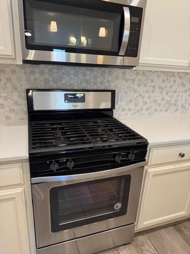 Building Photo - Storm shelter, All Appliances and security system with monitoring! 4 bed, 2 bath 2 car garage!