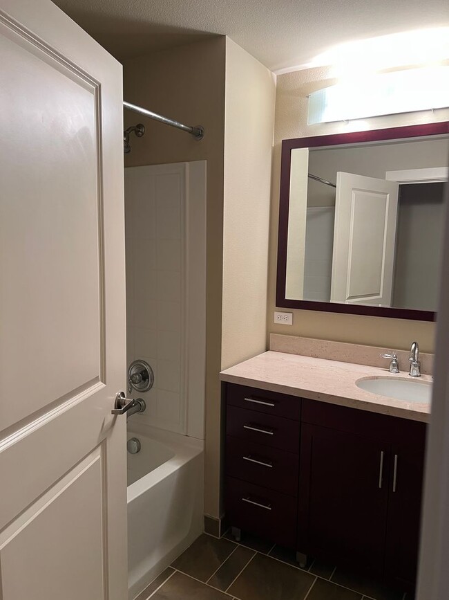 Building Photo - Bainbridge Island Condo